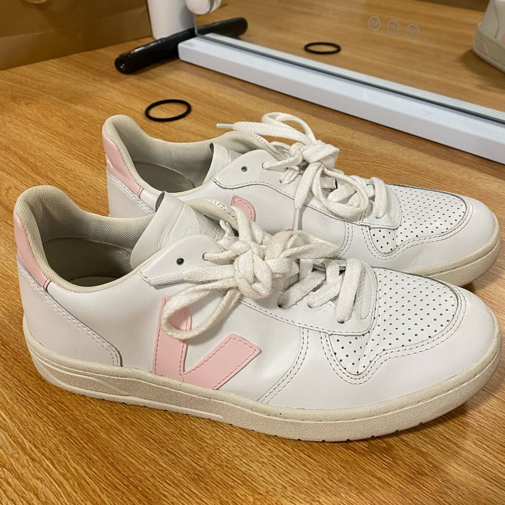 Light pink Vejas